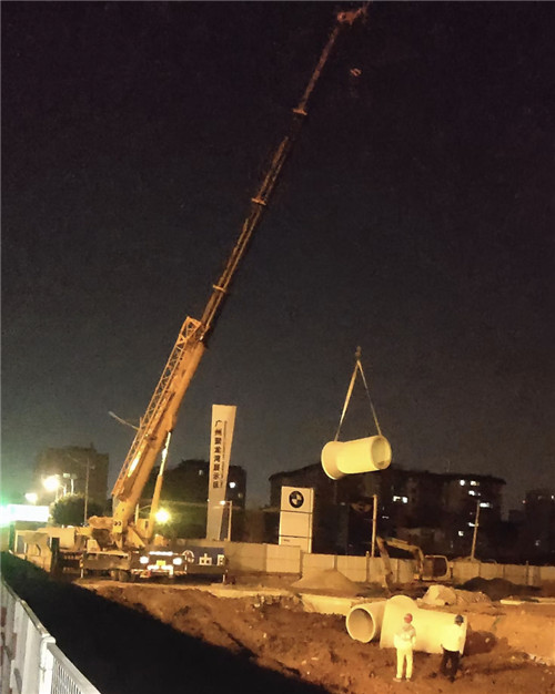 丰都县“弯臂矫正”—— 吊车的 “形变补偿” 技术