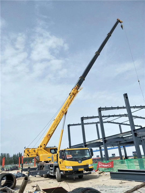 丰都县超高层建筑钢结构吊装案例